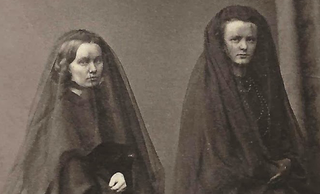 Angels in Black: Victorian Women in Mourning